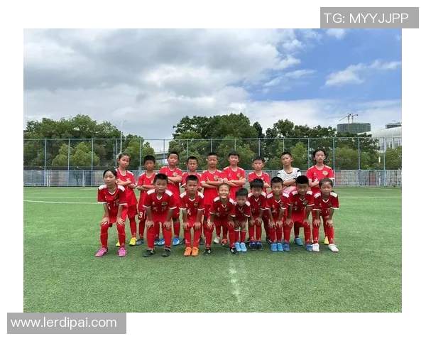 足球明星的成长历程与成就分析揭秘他们的职业生涯和个人生活